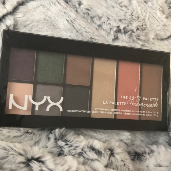 NYX Eyeshadow palette - Picture 1 of 2